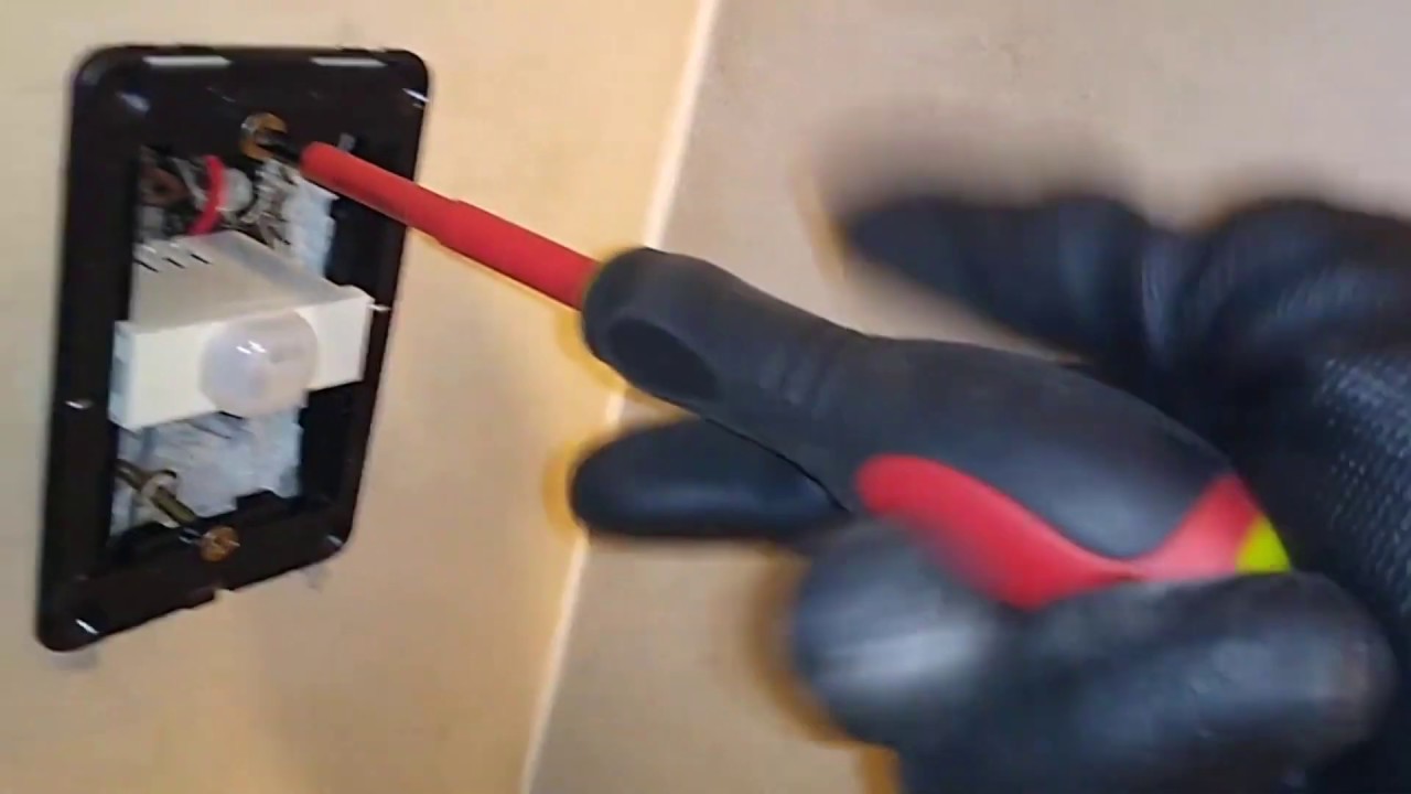 Canal JDB. Automatismo. Colocaciòn sensor PIR Cambre para iluminación y ventilación.