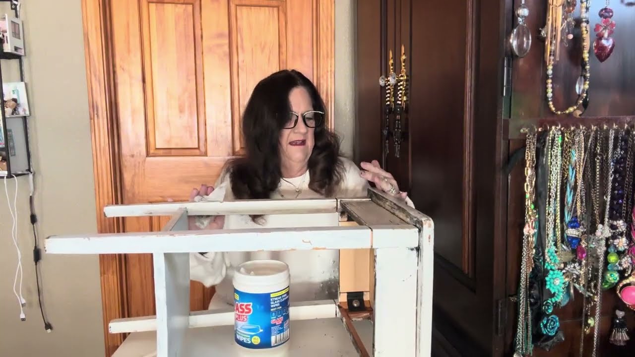 Нашёл небольшой столик на свалке 17.01.2026