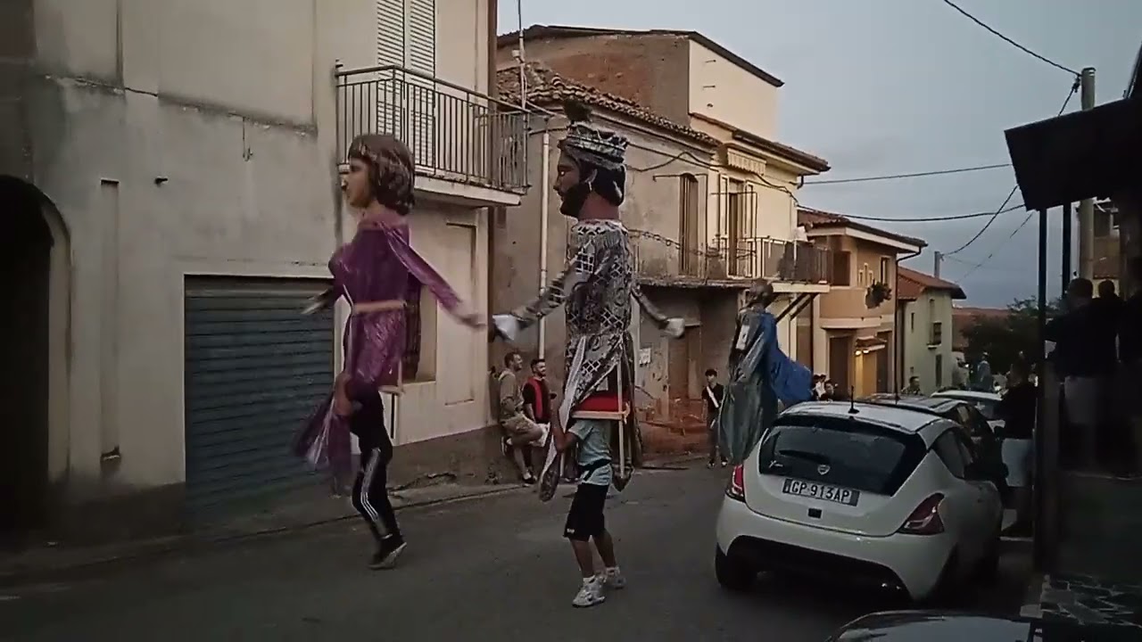 raduno dei giganti a  comerconi  provincia di   Vibo