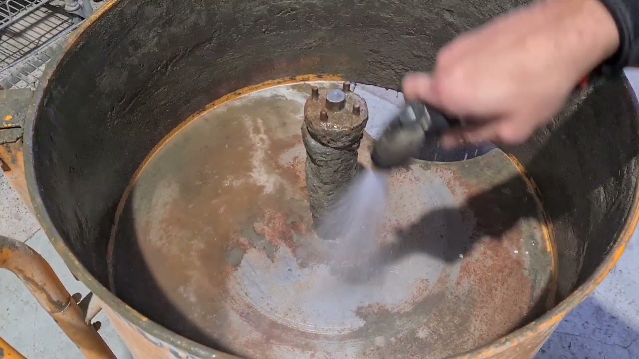 Cleaning screed mixer