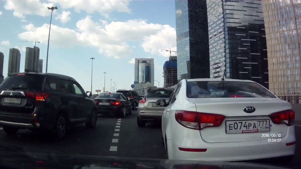 Дтп, не пустил с третьего ряда