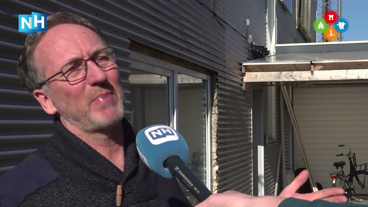 Buren in Heiloo zijn geknakte zendmast tussen woningen zat: 