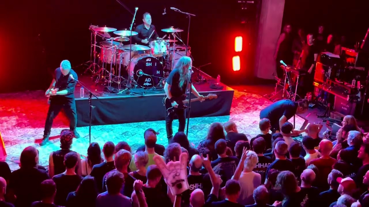 ‘ Yr’ Head is a rock ‘ and ‘ La La Land ‘ Shihad. Last ever show at Meow Nui. ( 16/03/25 )