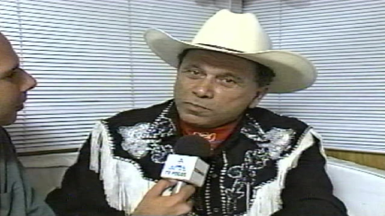 Beto Carrero Fala da Sua Paixão Por Poços de Caldas em 2002 ( TV Poços Acervo )