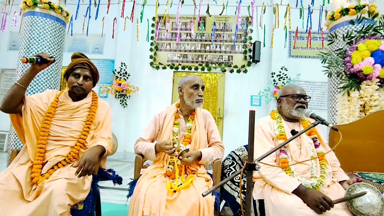 Śrī Radha Krishna pada kamale Śrīla Bhakti Prasun Bhagavad Mahārāj
