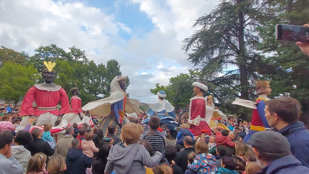 Iruñeko erraldoiak dantza Aldapako San Fermin/ de Aldapa baile de los gigantes.