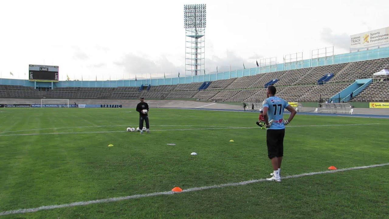 Martin viveros en el independence park stadium jamaica con hughes y melgar -28 agosto -2014