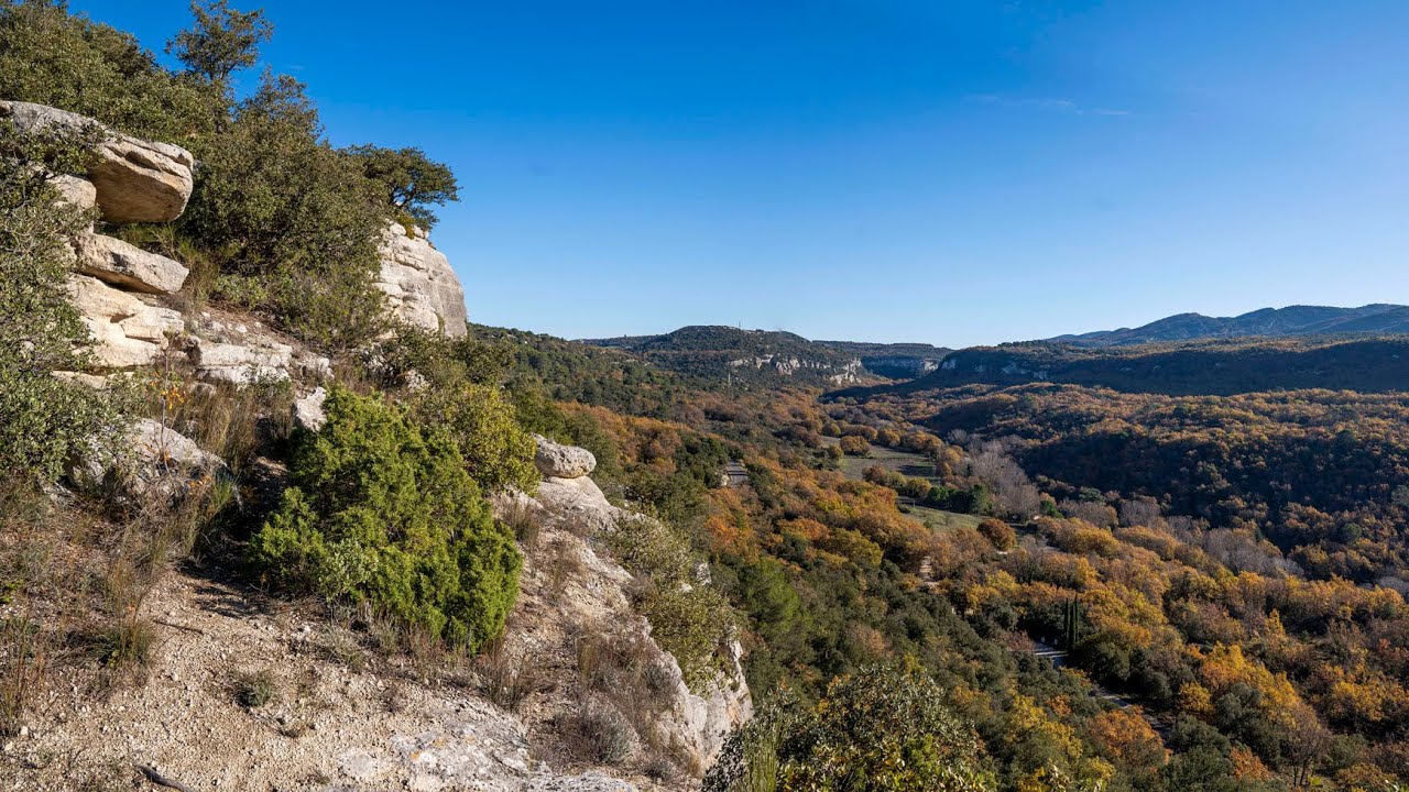 Crête De St Pons, Chamberelle Et Tour Philippe Depuis Bonnieux