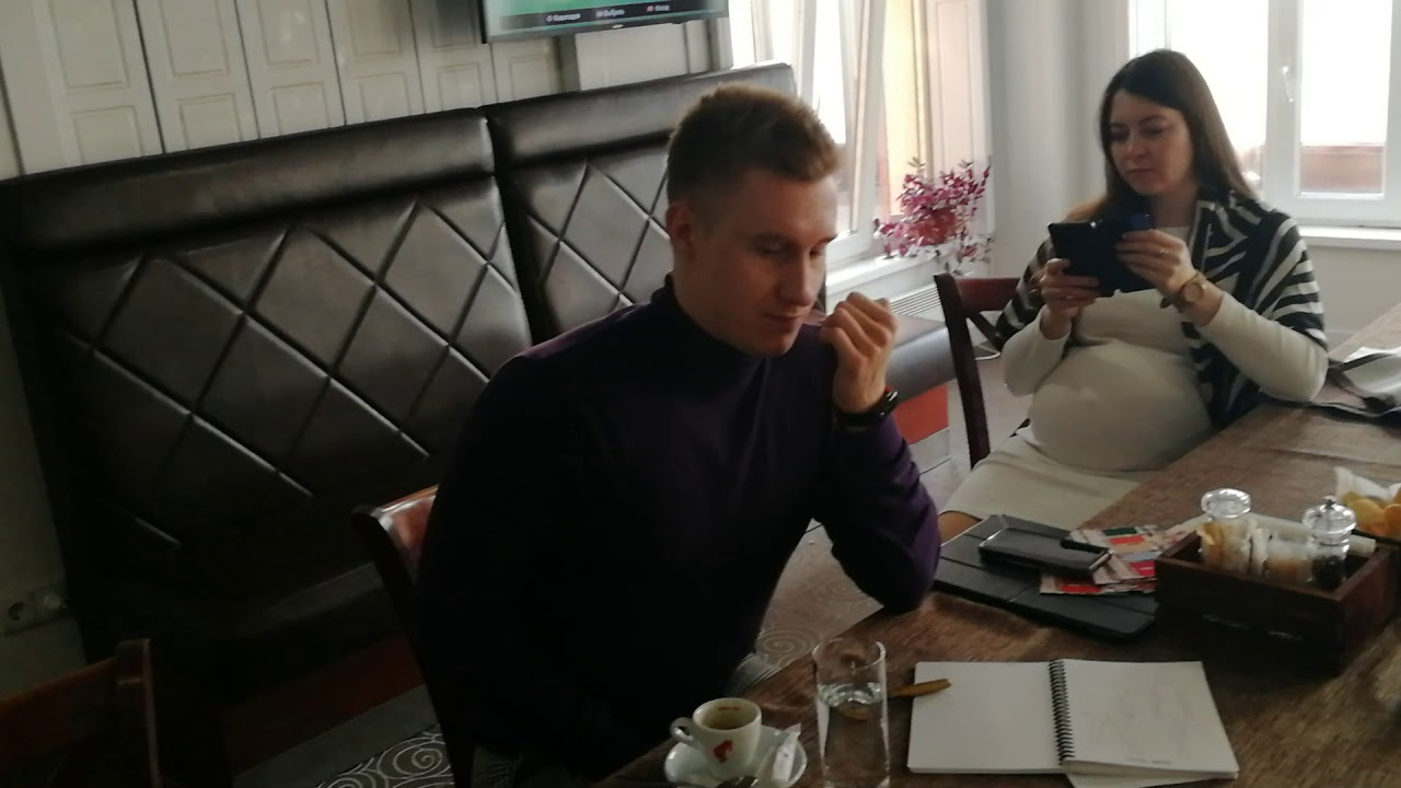 На бизнес - завтраке от компании орифлэйм💜 Совет по стилю от Романа Белоснежного 👍