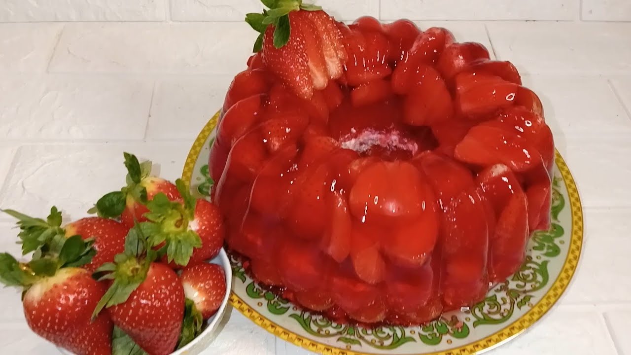 تورته جلي الفراولة 🍓حشو خطير الكيك شبه التويكس جدا ف الحشو والشكل ولا أروع 😋دخلوها المنيو فورا 👏😋