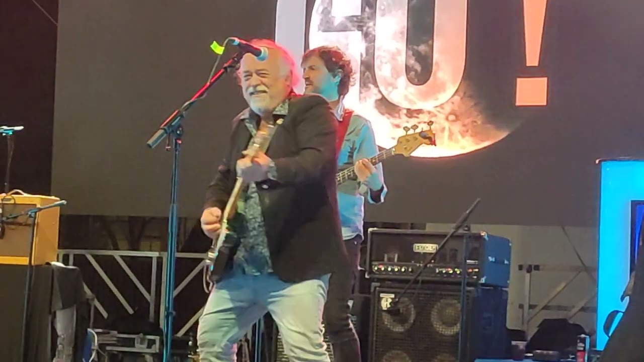TAM TAM GO. Espaldas Mojadas. 50 Aniversario de la Puerta de Hierros de la Feria de Albacete.