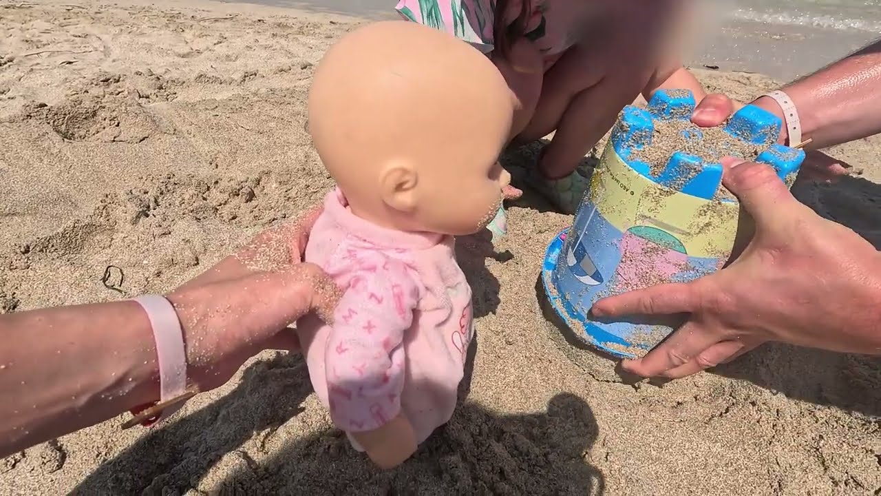 Baby Annabell's First Vacation: Fun in the Pool, Playground and the Beach!