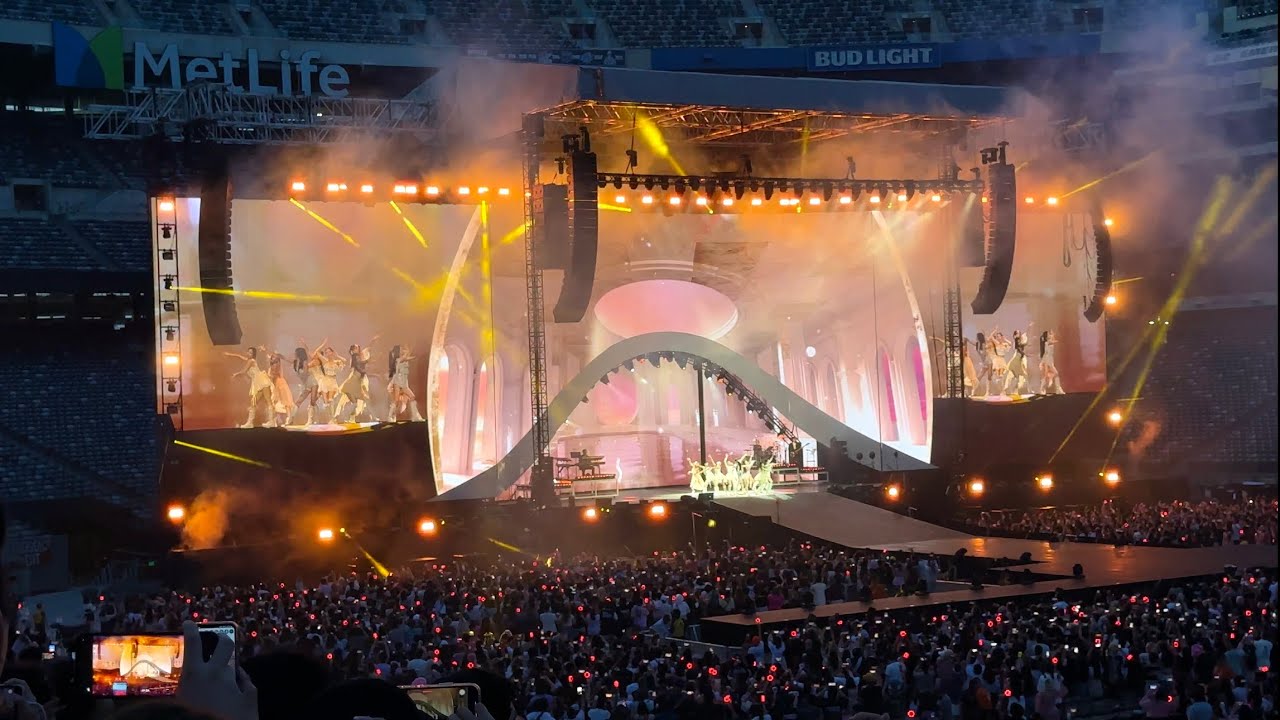 TWICE - Feel Special - Ready To Be 5th World Tour - MetLife Stadium