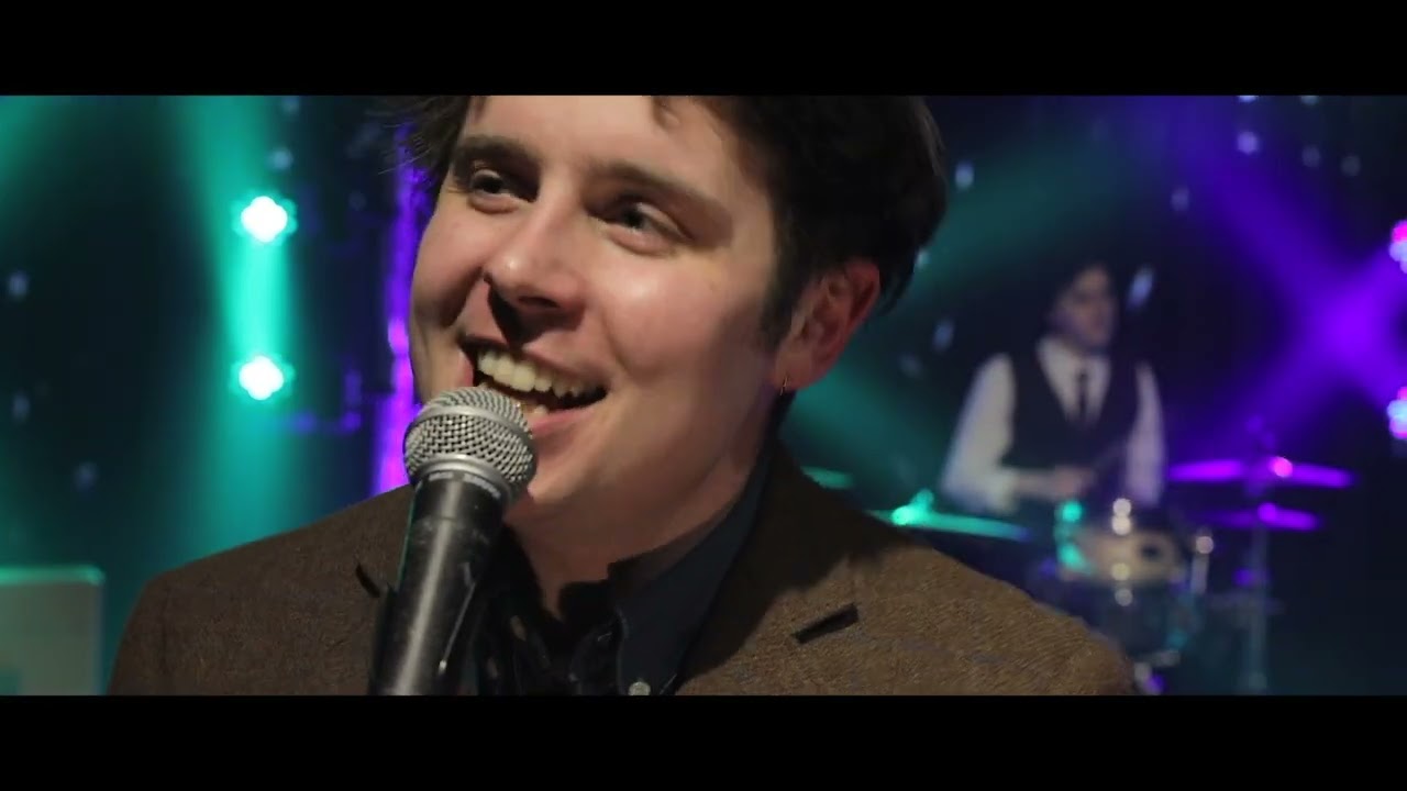 I Can't Help Myself (Sugar Pie Honey Bunch) performed by Grooveline | Scottish Pop & Rock Band