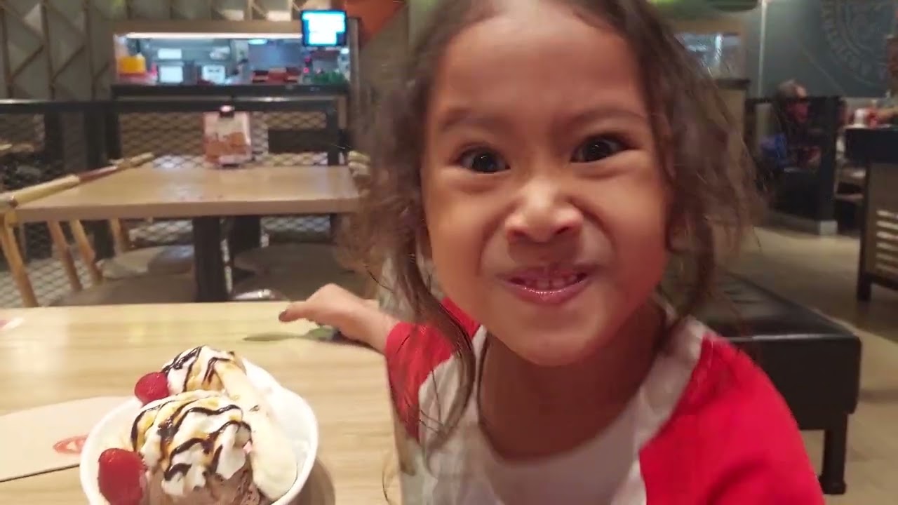 MUKBANG MAKAN ES CREAM #pizzahut  #pizzahutindonesia #pizzahutmukbang
