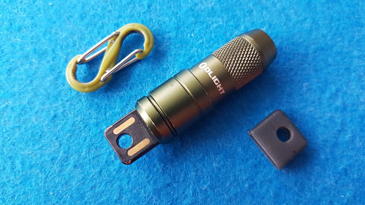 OLIGHT iMINI 2 a escena: Carga magnética en tu linterna de llavero.