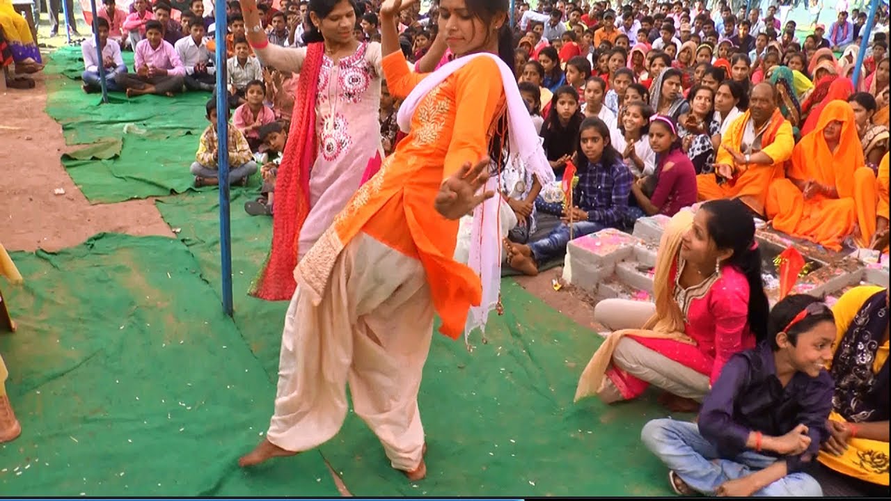 manjesh shastri //इण्टर के पेपर  देकर आयी लड़की ने किया पंडाल में  झक्कास डांस /
