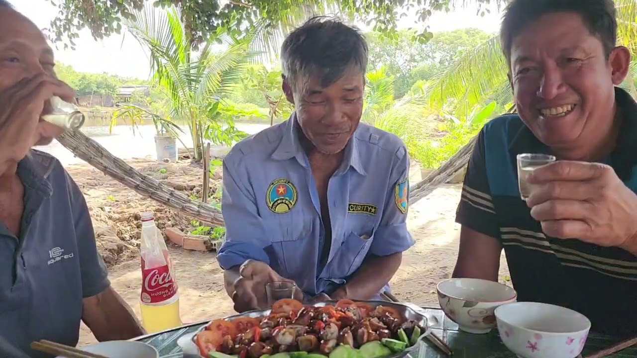 Ruột heo khìa nước dừa dượng cháu làm lai rai / SĂN BĂT TRA VINH/84 