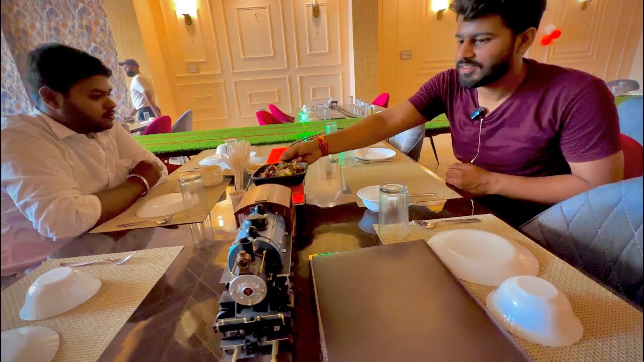 TOY TRAIN से Serve किया जाता है यहाँ खाना 🤩,Nostalgia !!| Hamsafar Restaurant | Ghumakkad Prayagi🔥