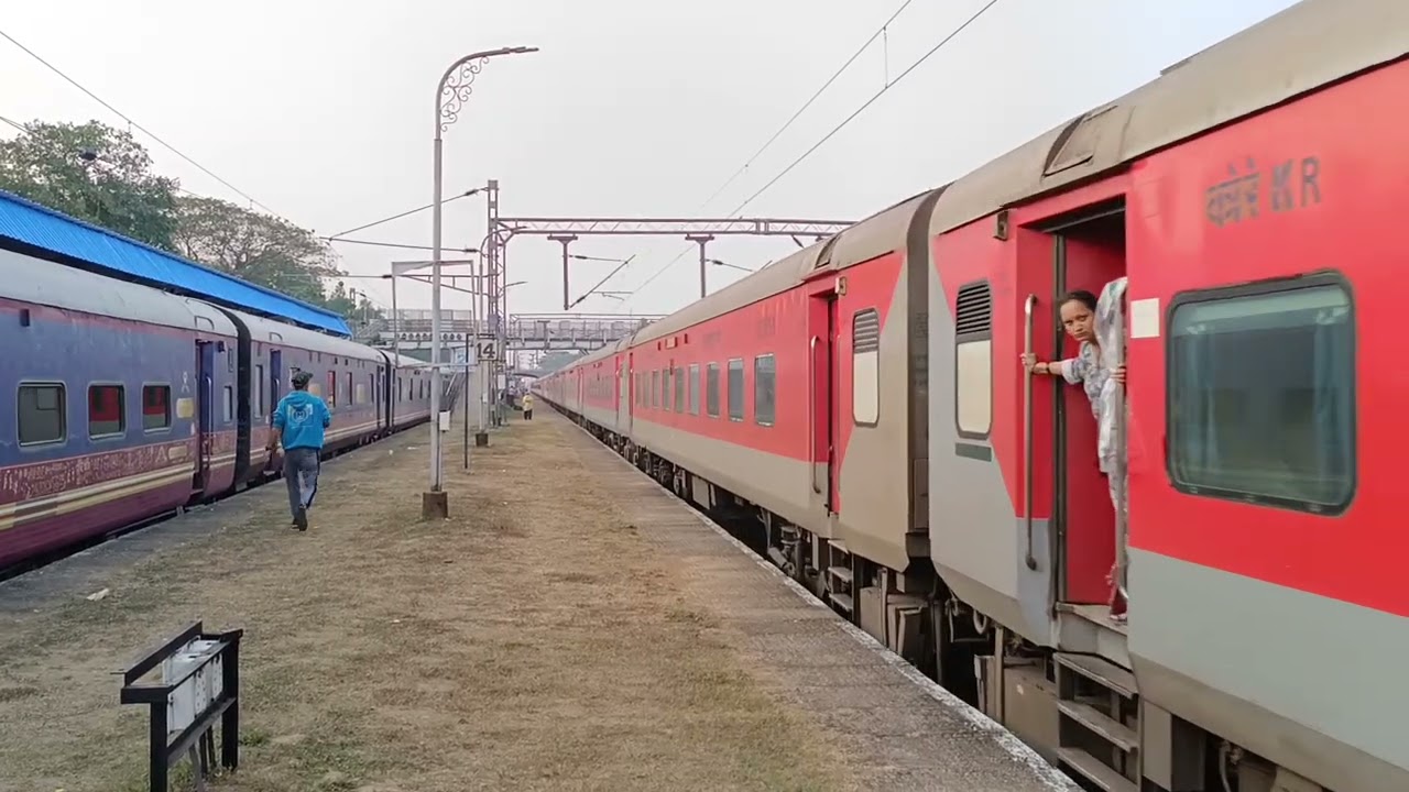 10103 CSMT MADGOAN MADOVI EXPRESS ARRIVING AT SAWANTAWADI ROAD 