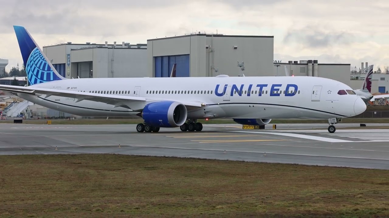 United Airlines 787-10 Test Flight Takeoff From PAE