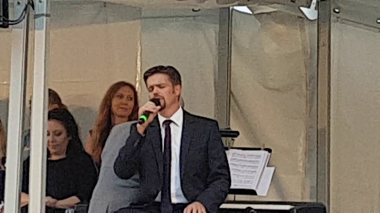 Tomas Ambt Kofod synger 