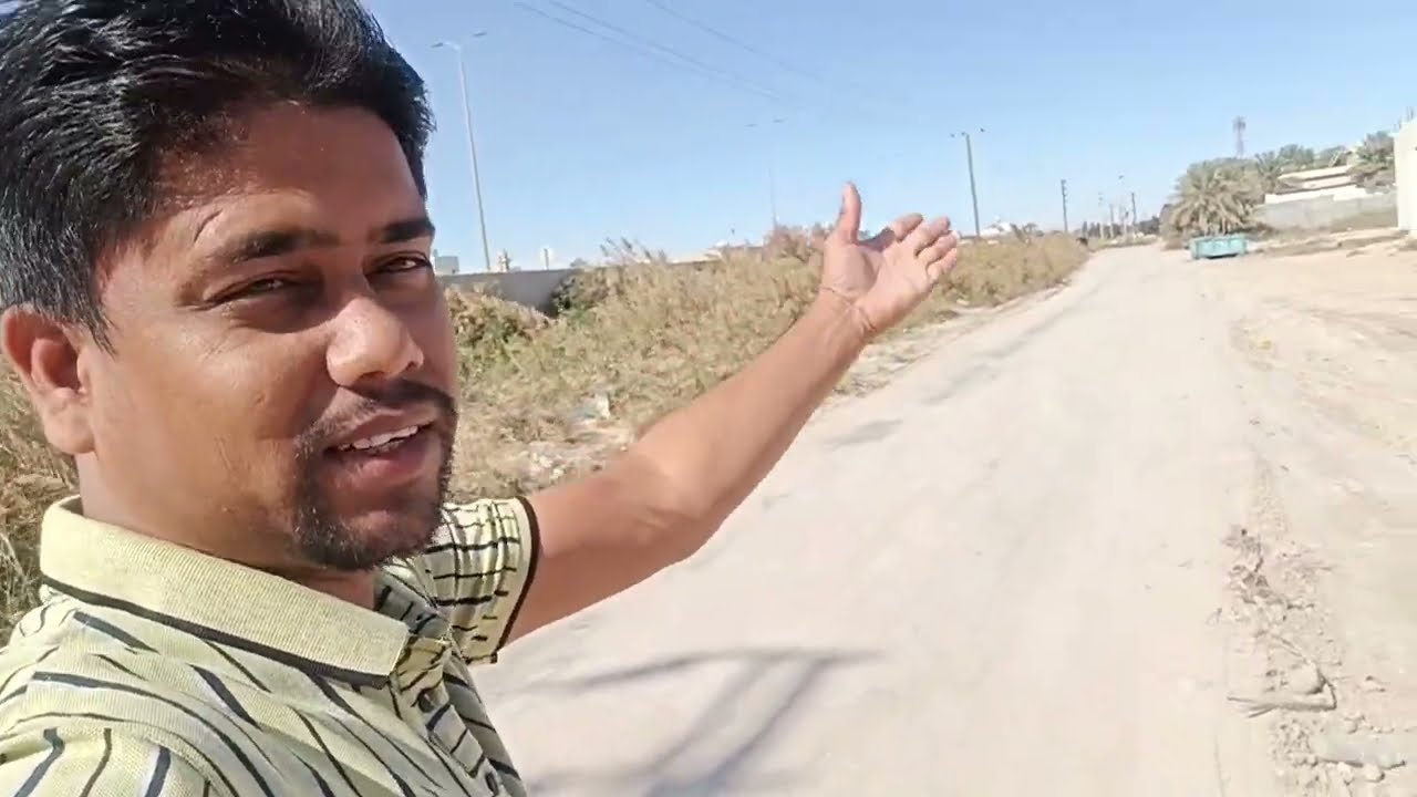 Han doston main Paidal ghoom raha hun ja raha hun dukaan per Saman laane 