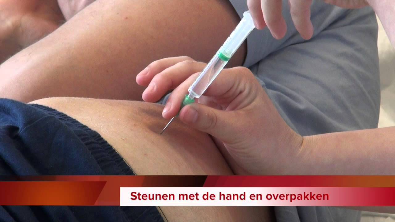 Toedienen van een intramusculaire inspuiting