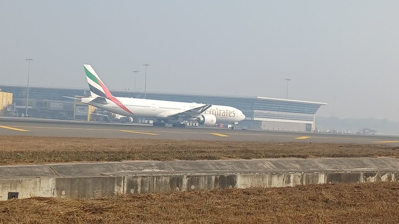 new delhi airport waiting room 