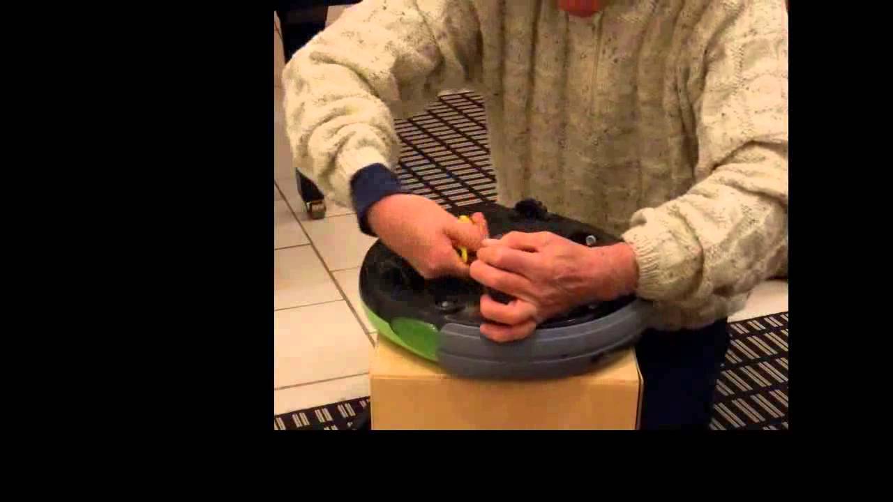 Ari-Matti Saira: Matthew Maintaining the Robot / Matti huoltaa robotic