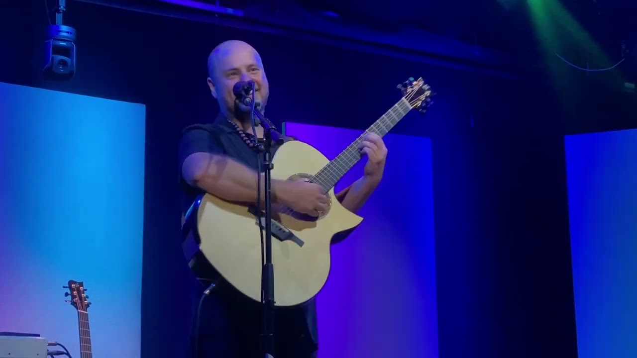 Andy McKee Drifting live at Alvas Showroom