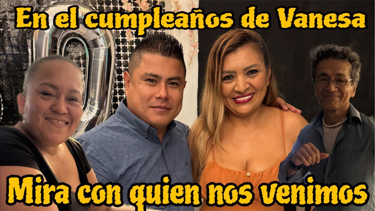 bailarines y todo el ambiente en la plaza Libertad , aventuras y locuras y mas .....