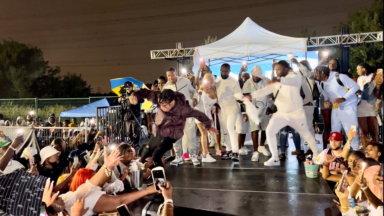 Kraff pulled off stage during live performance in Toronto 🇨🇦