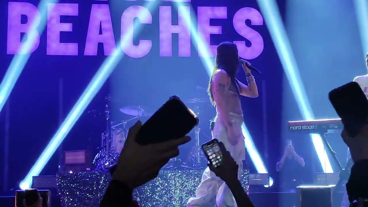 The Beaches: Lesbian of the Year. Live. Tilburg, 3.2.2026
