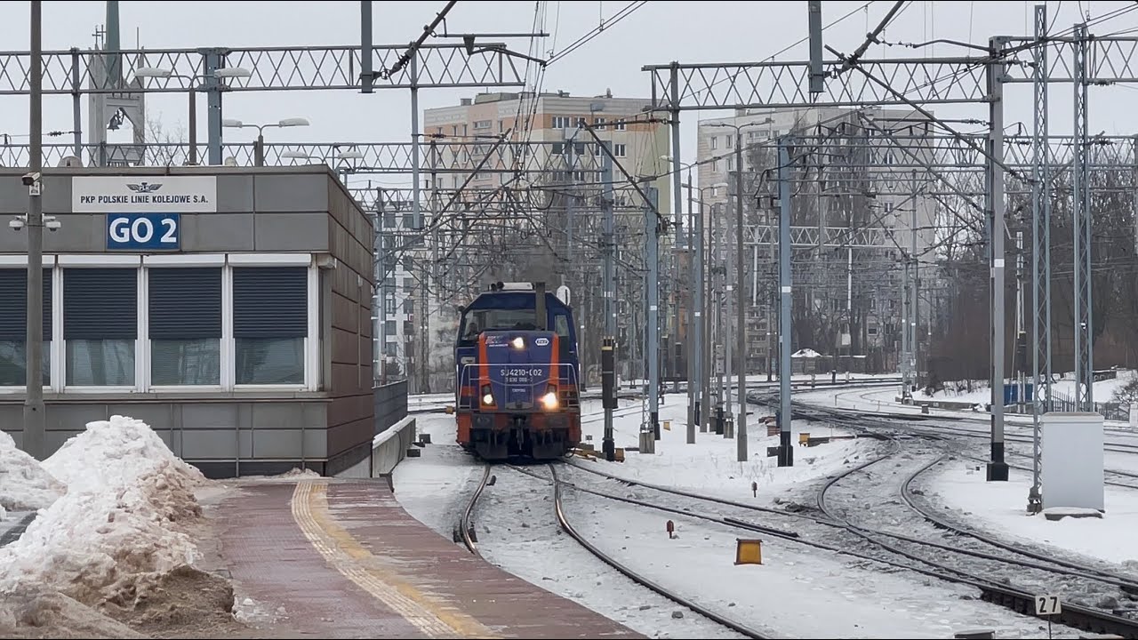 Pociągi w Gdyni TLK KRAJNA lokomotywa spalinowa SU4210-002 PKP INTERCITY
