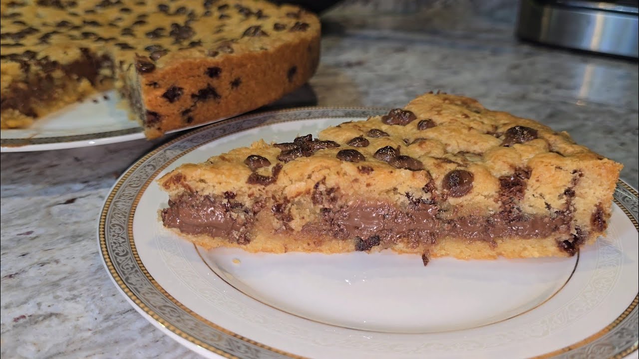 كيكة الكوكيز المميزة بحشوة الشوكولا🍪