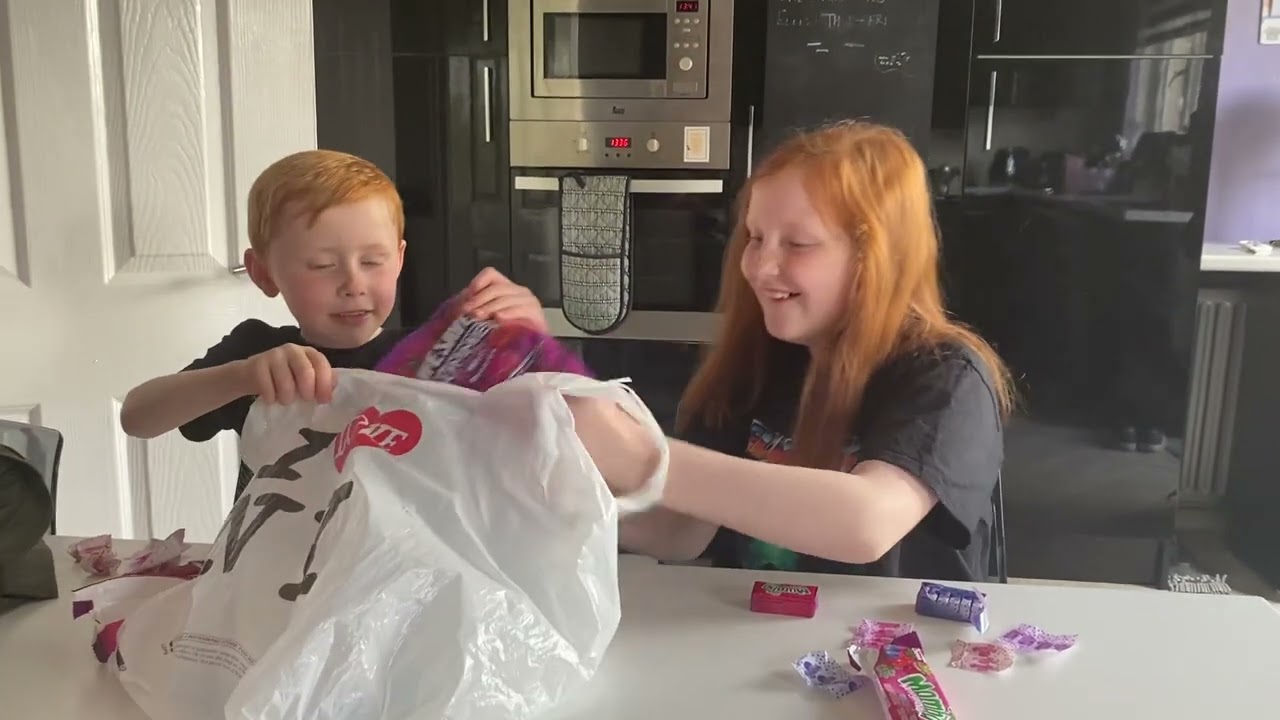 Scottish kids try American Candy