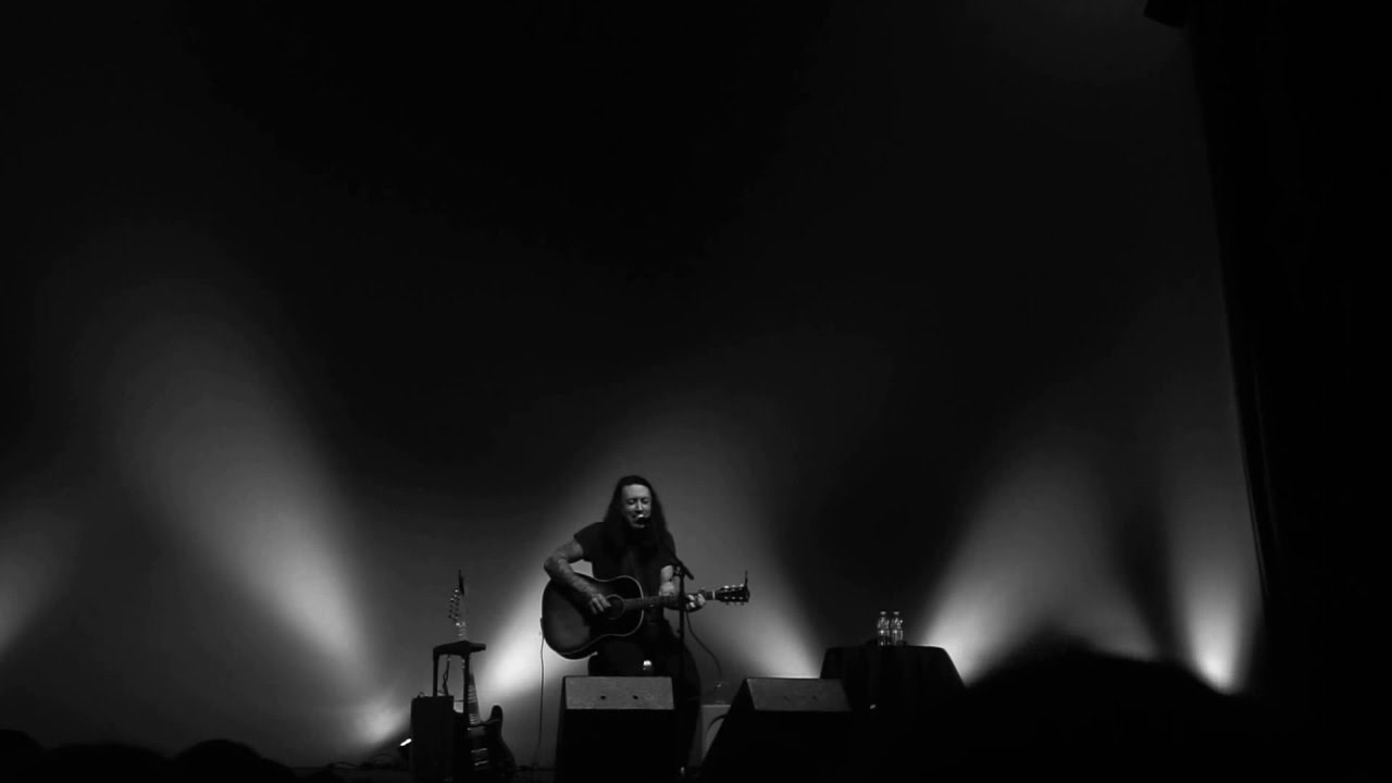 Dancing in the Dark (Noah Gundersen)