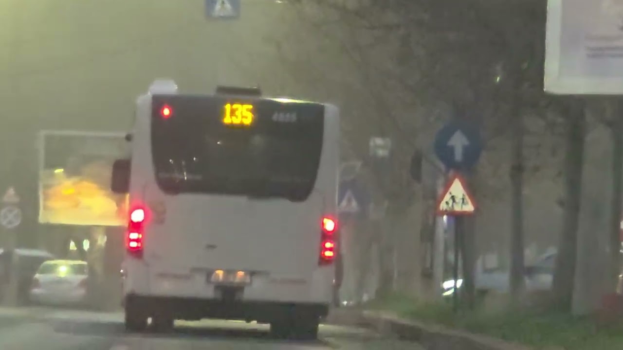Linia 135 circula pe asfalt - Bucuresti.