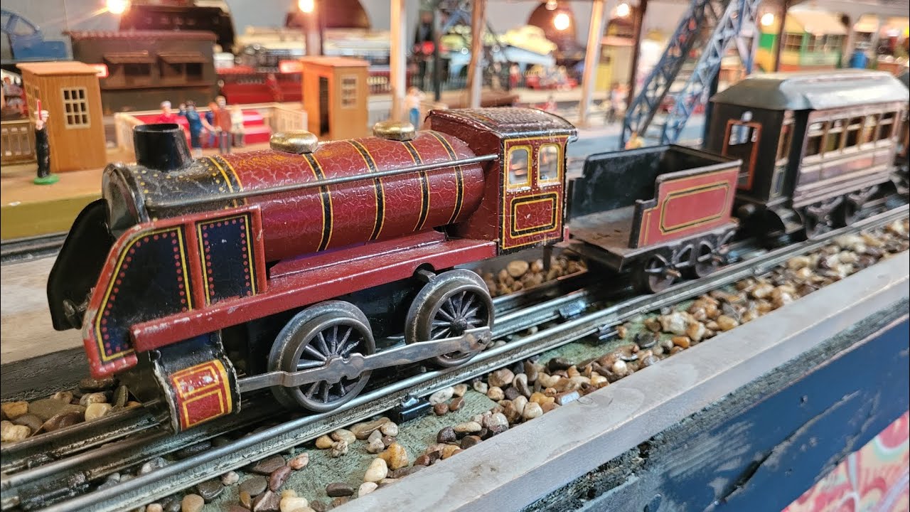 Running various 0 gauge clockwork toy locomotives on the track