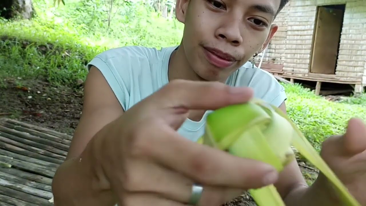 Paano gumawa ng bola gamit lang Ang dalawang piraso lukay