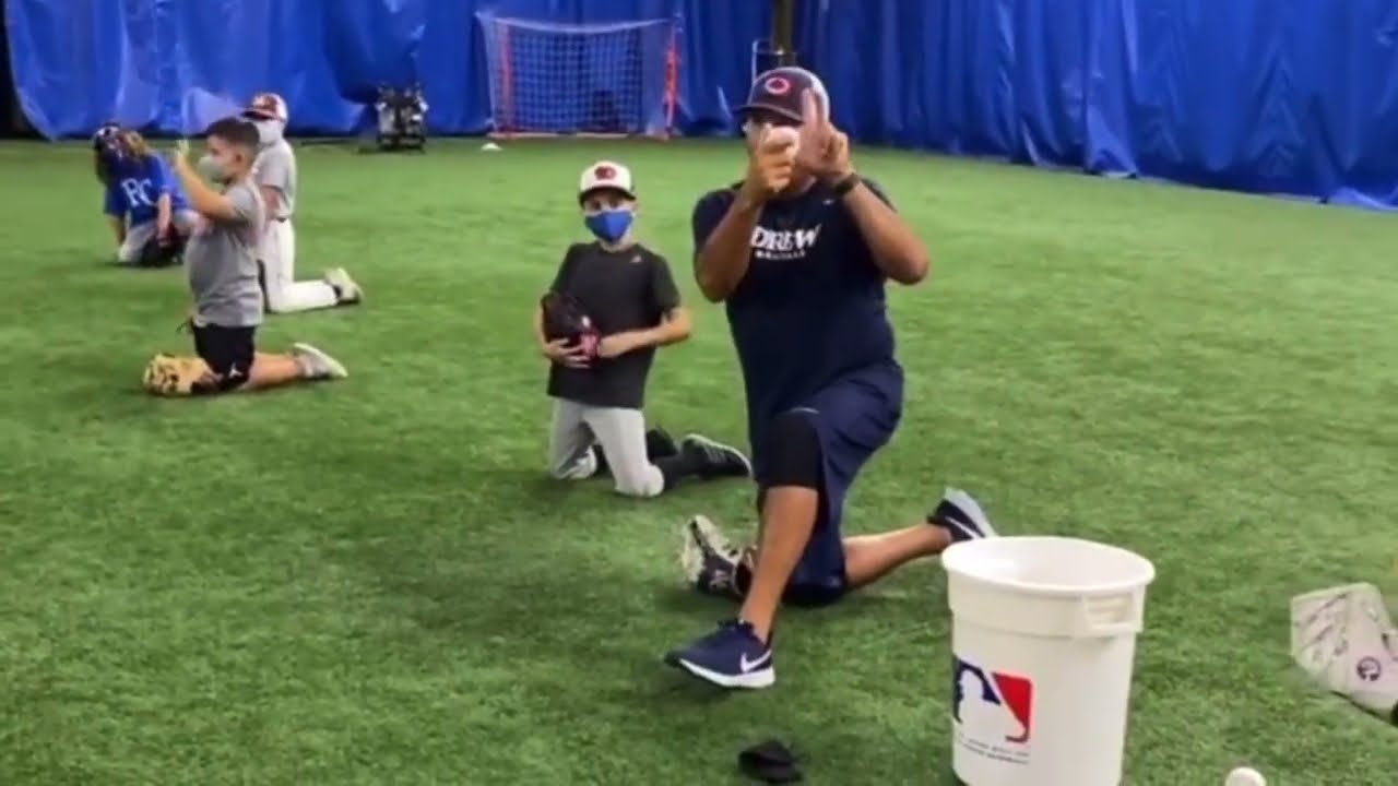 TEACHING YOUNG INFIELDERS THE KEYS TO FIELDING 🔑 | Coach Lou Colon
