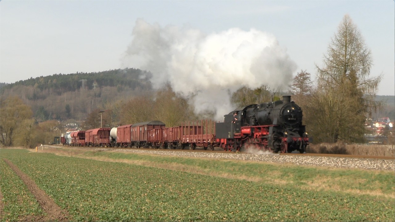 Pure Drei-Zylinder-Symphonie - 58 1111-2 mit Fotogüterzug in Thüringen 