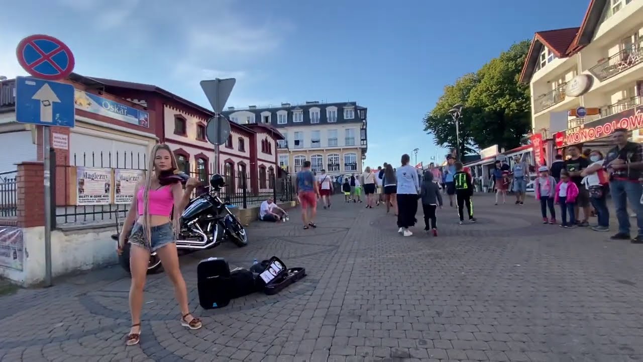 Alone - Alan Walker street performance cover violin by Sandra Cygan