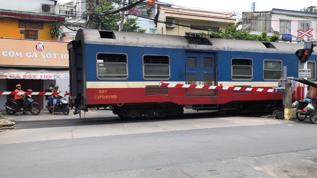 Đường Sắt Việt Nam: Các chắn tự động tại Sài Gòn đón các chuyến tàu thông qua (2022-2024)