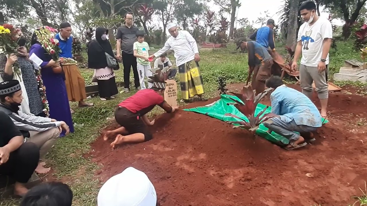 Pemakaman ibunda ibu Warni C20