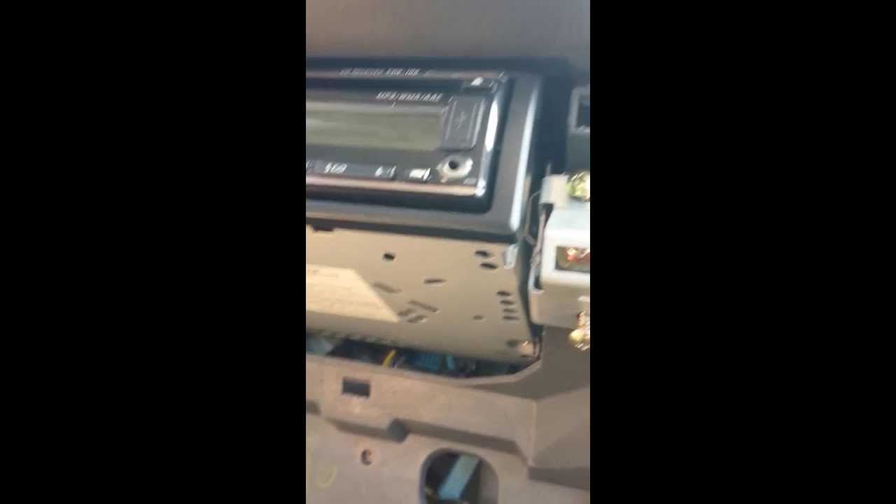 DIY How to Remove / Install Radio in 2000-2006  Honda Insight.