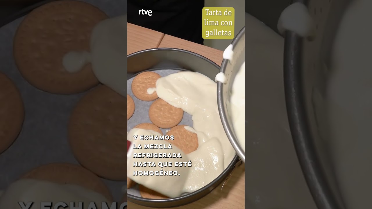 Frescor que se deshace en capas dulces y crujientes 🍋🍰  #AhoraoNunca #RTVECocina #ShortsRTVE