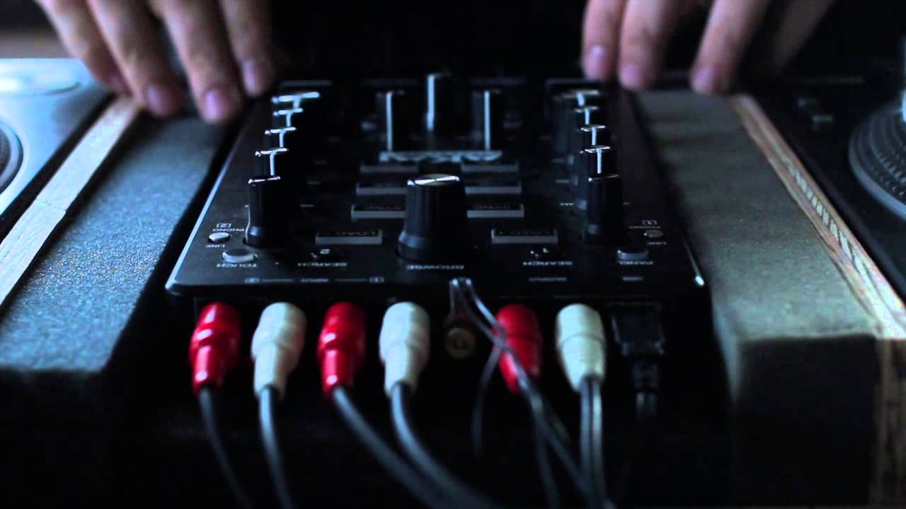 AKAI AMX dj Controller Review Scratch DJ