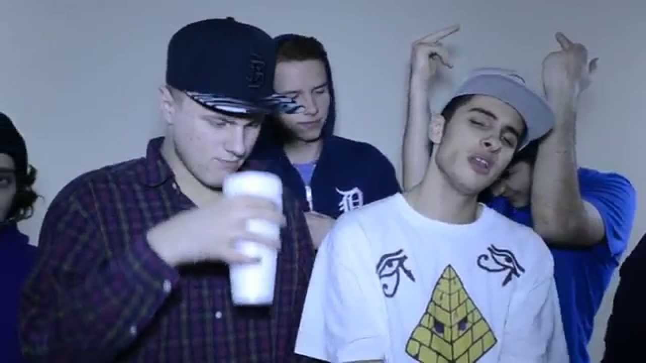WAKE UP Ft. YMCMB CASKEY (OFFICIAL MUSIC VIDEO) - Hodgie and Young Muncy